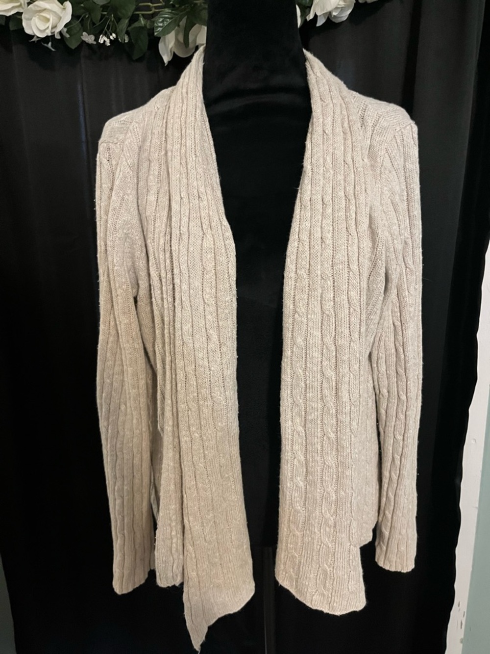 Lucy & Laurel Cream Cable-Knit Open-Front Cardigan